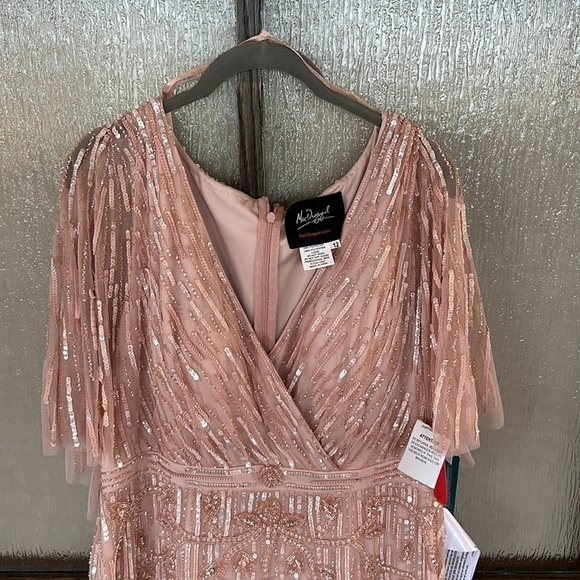 Mac Duggal
Sequin Twist Waist V-Neck Flutter Short Sleeve Sheath Gown Sz 12 NWT - Picture 5 of 13